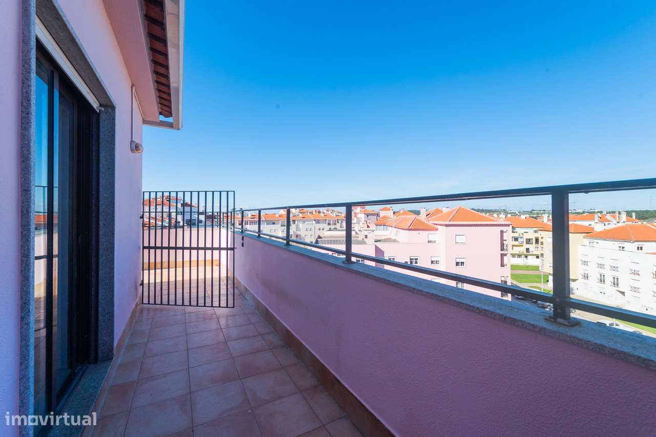 Apartamento T2 na Quinta do Conde com areas de 136m2-53