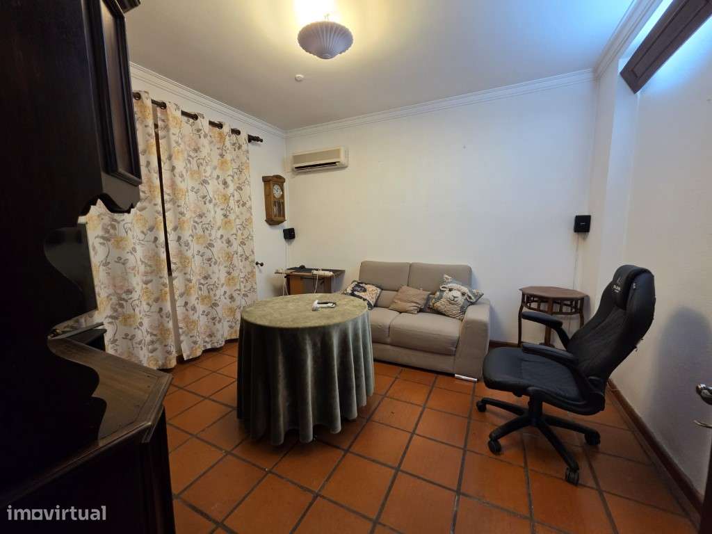 Moradia T5 com Garagem e Jardim | Centro de Elvas-10
