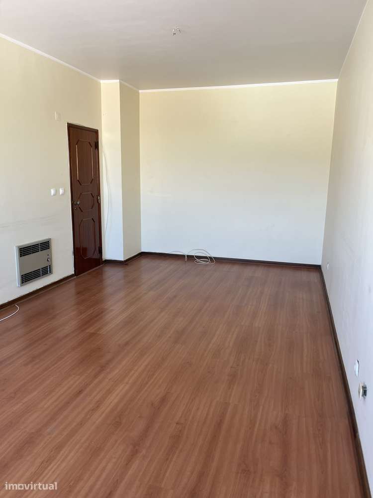 Apartamento T3 com 2 casas de banho em Loures-2