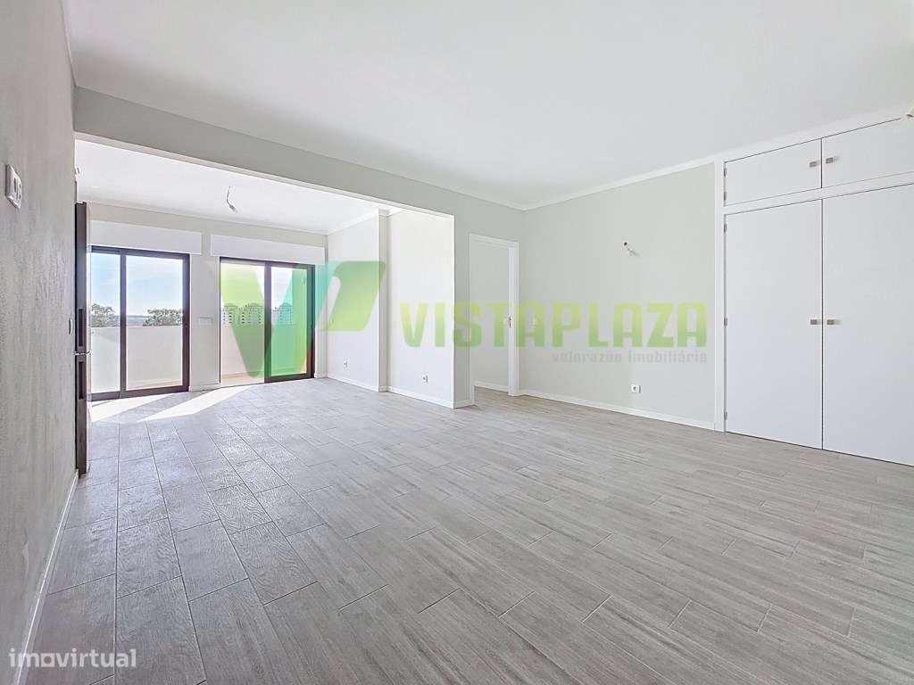 Apartamento T2 Totalmente Renovado com Vista Mar, a 800 metros da P... - Grande imagem: 4/20