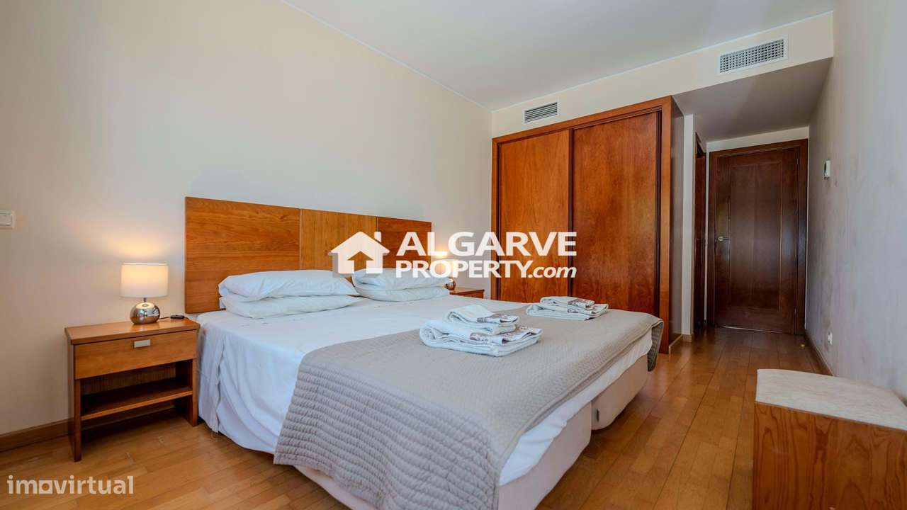 Moradia V4 junto ao Campo de Golfe da Vila Sol, Algarve-20