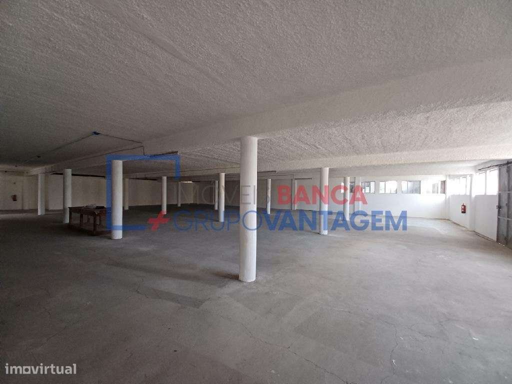 Armazém Industrial no centro de Mangualde - Grande imagem: 5/11