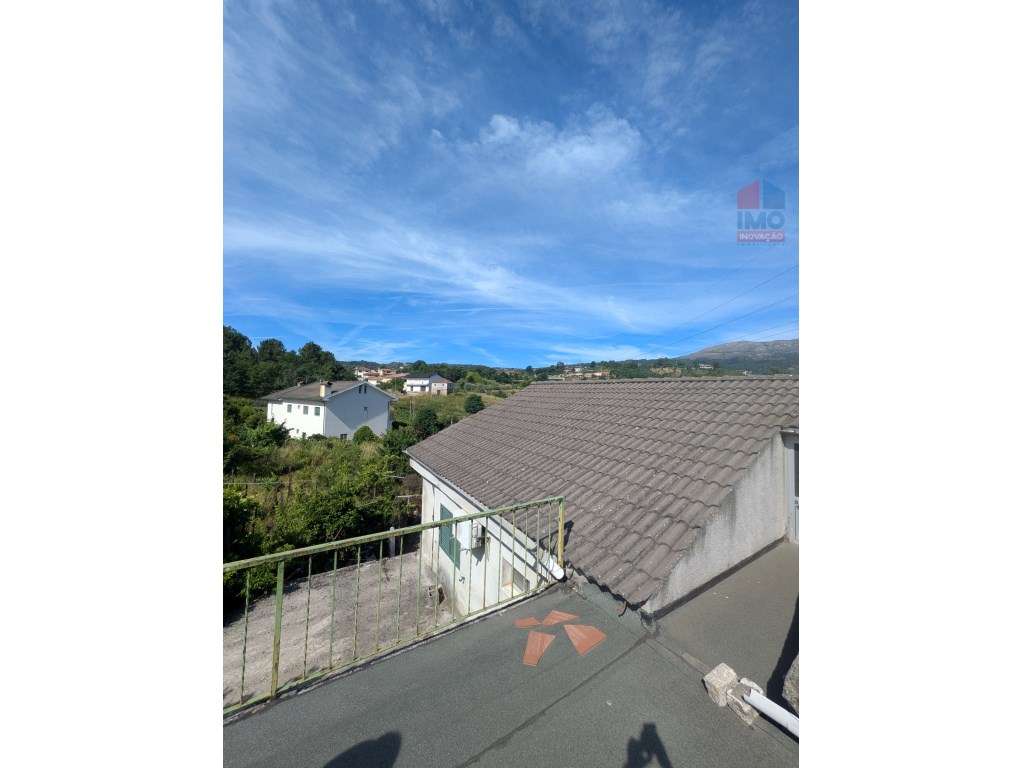 QUINTA COM MORADIA T3 PISCINA TERRENO E ANEXOS-36