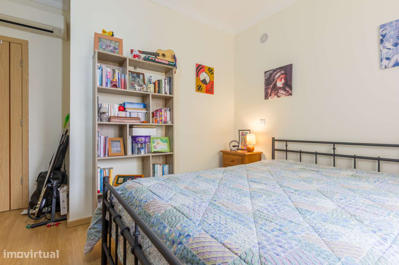 Apartamento T2 Duplex com varanda e terraço em Sesimbra-11