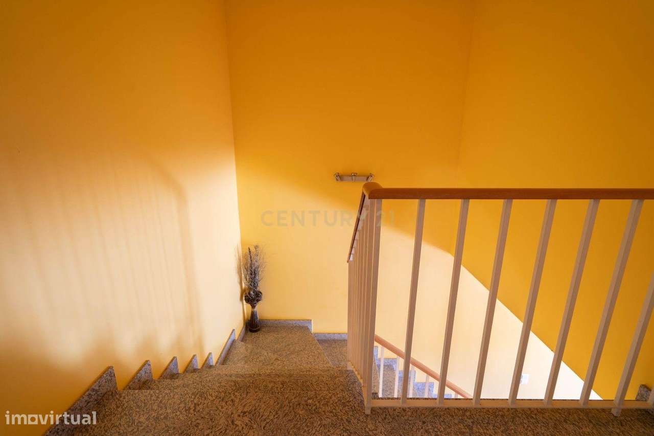 Moradia T3 - C/ espaço exterior e piscina-36