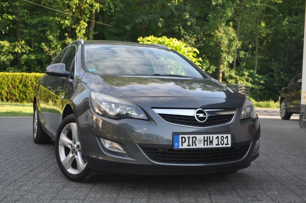 Opel Astra J (2009-2019) 1.4 Turbo Edition Sport 2011