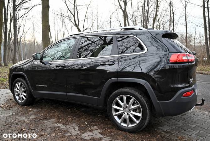 Jeep Cherokee - 16