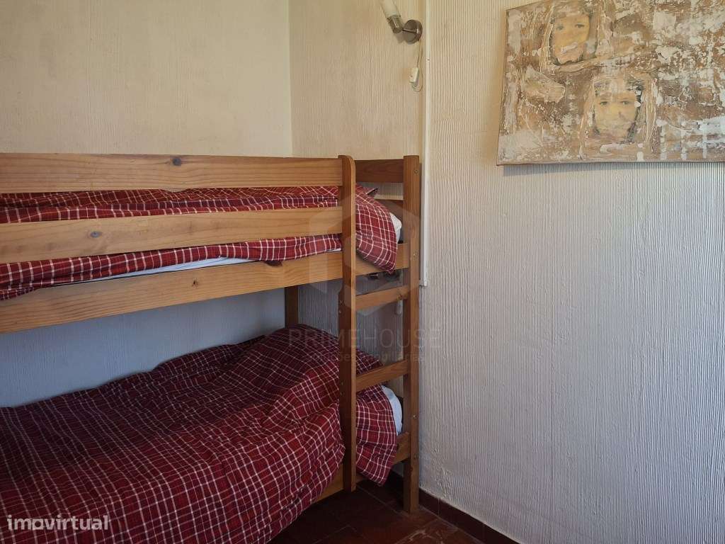 Moradia de Tradicional com Piscina em Lote de 2135 m² - Cotovia-13