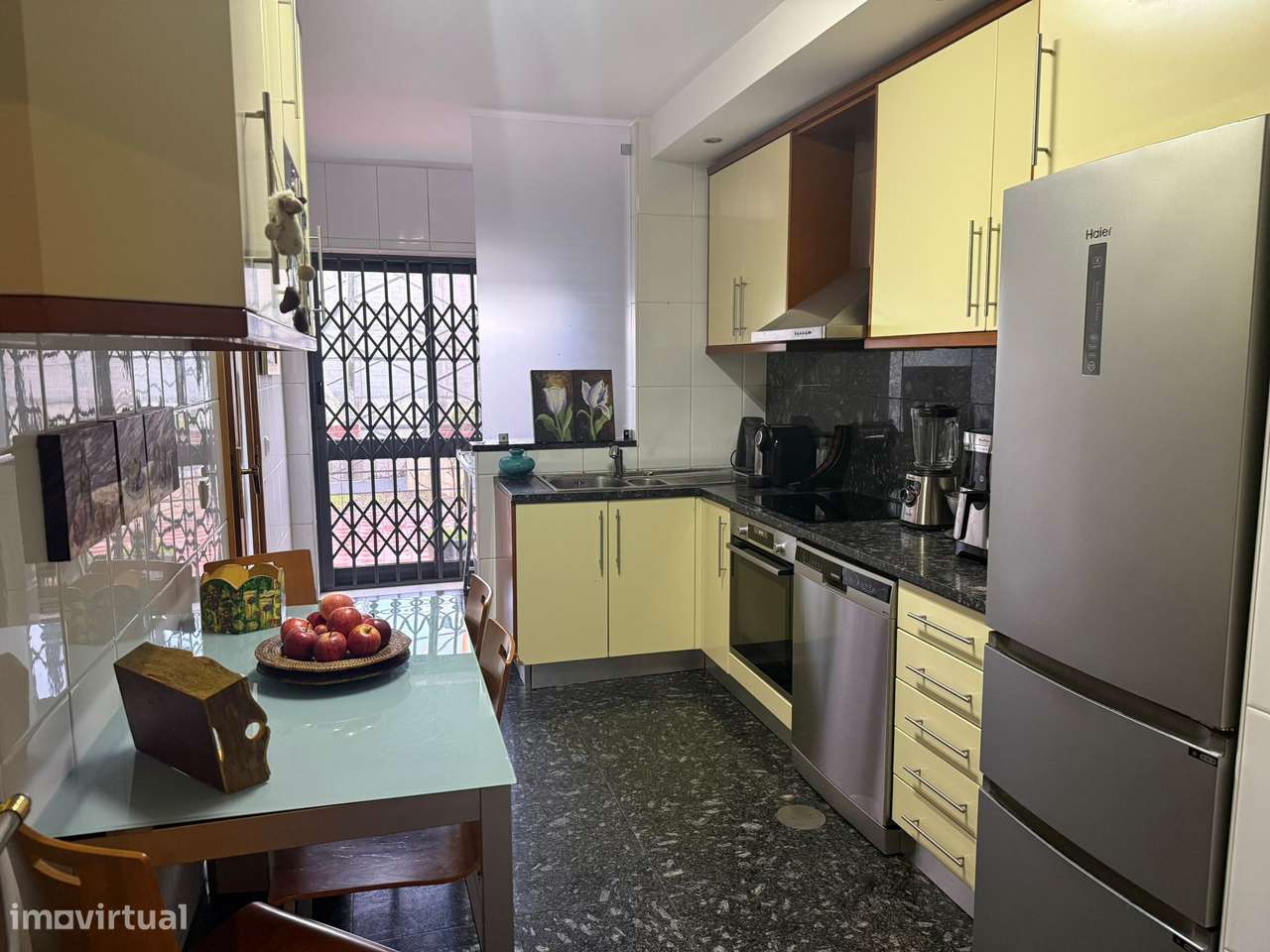 T3 com Terraço+box Urb dos Altos Maia-24