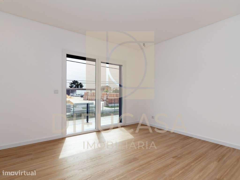 R268 Moradia Duplex - Localizada no centro de Fernão Ferro-29