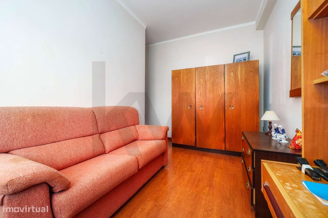 Apartamento T3 com espaço exterior no centro de Vila Real de Santo Ant-17