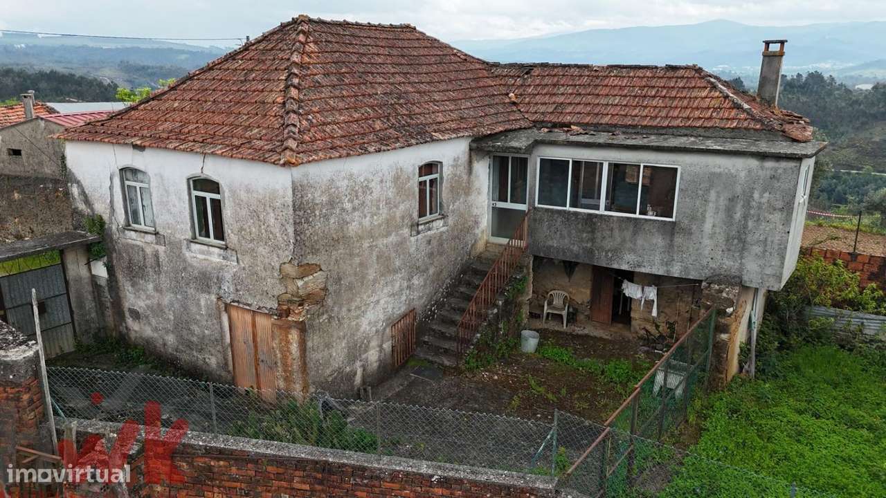 Moradia T4 com terreno com vista para o Rio Alva-5