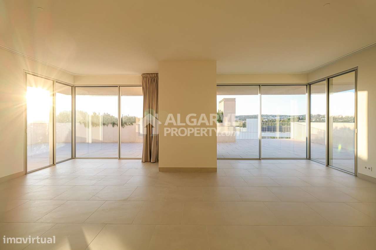 Apartamento T3 Top Floor a estrear orientado a Sul, com vista Golfe em - Grande imagem: 2/31