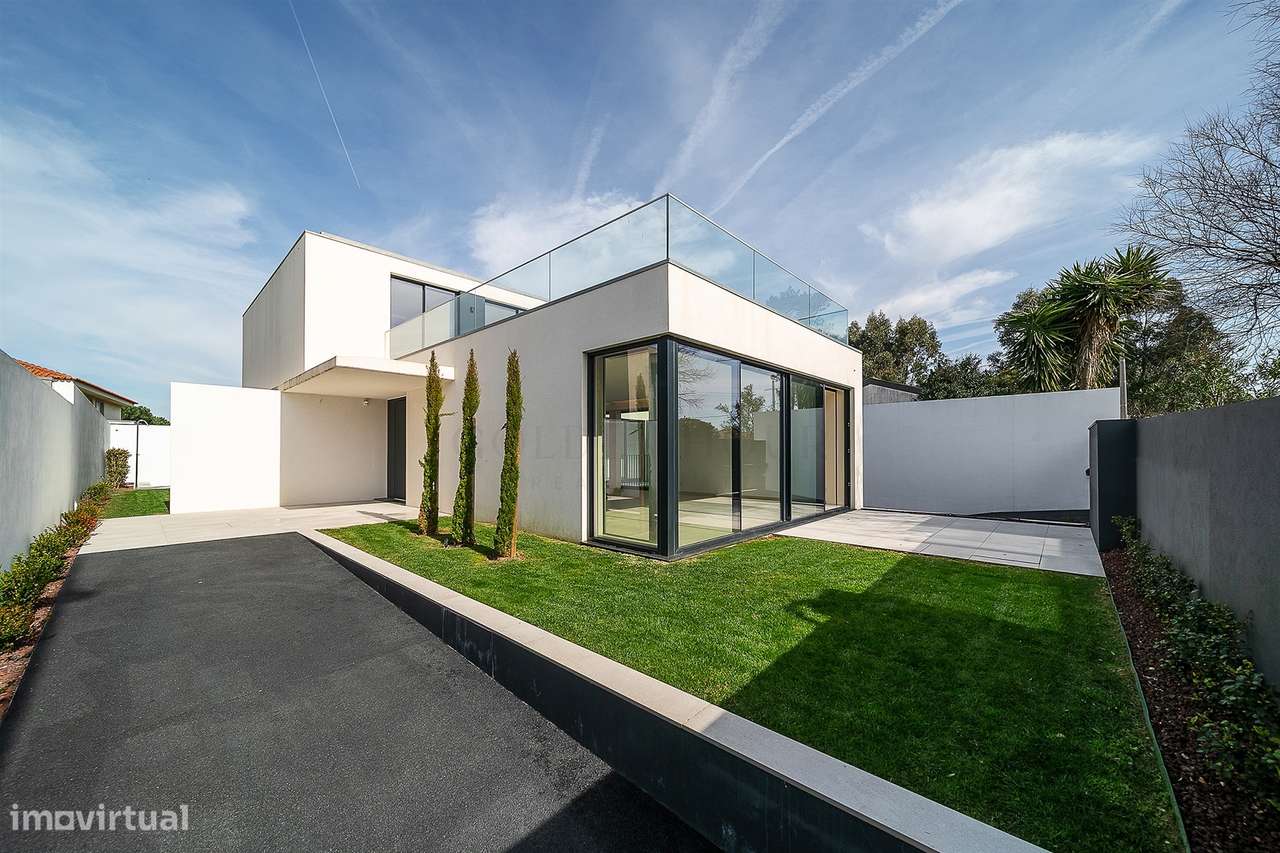 Moradia T4 de Luxo em Canidelo com Vista Mar | Golden Hour Real Estate-13