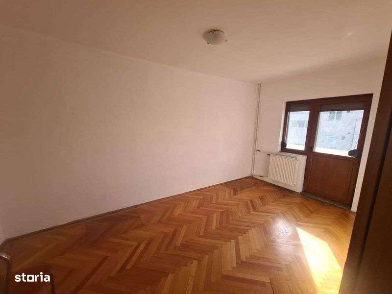 Proprietar apartament 4 camere la piata mica (centru) et 3/4 decomadat - Imagine principală: 5/8