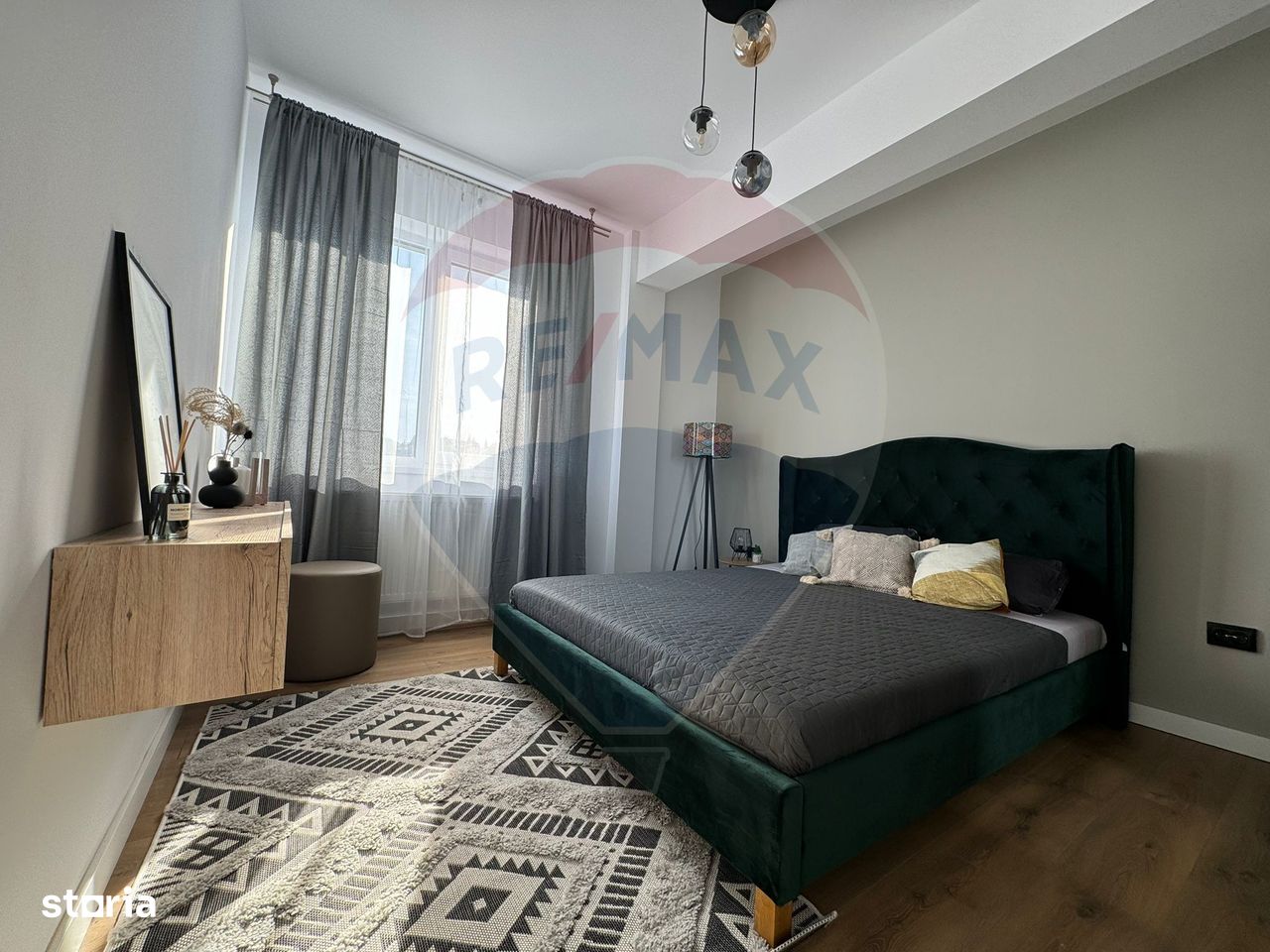 Vând apartament 3 camere, zona Florești
