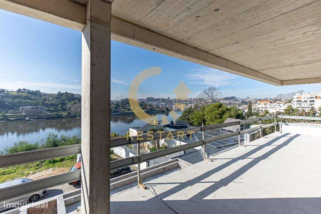 Moradia T4 de Luxo com Vistas Deslumbrantes sobre o Rio Douro-30