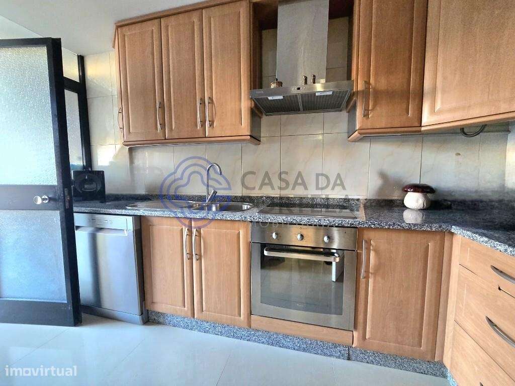 Apartamento T3, com terraço, garagem e anexo no Centro de Vila Nova de - Grande imagem: 5/24