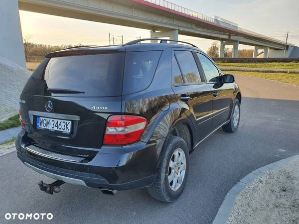 Mercedes-Benz ML 350 4-Matic - 4