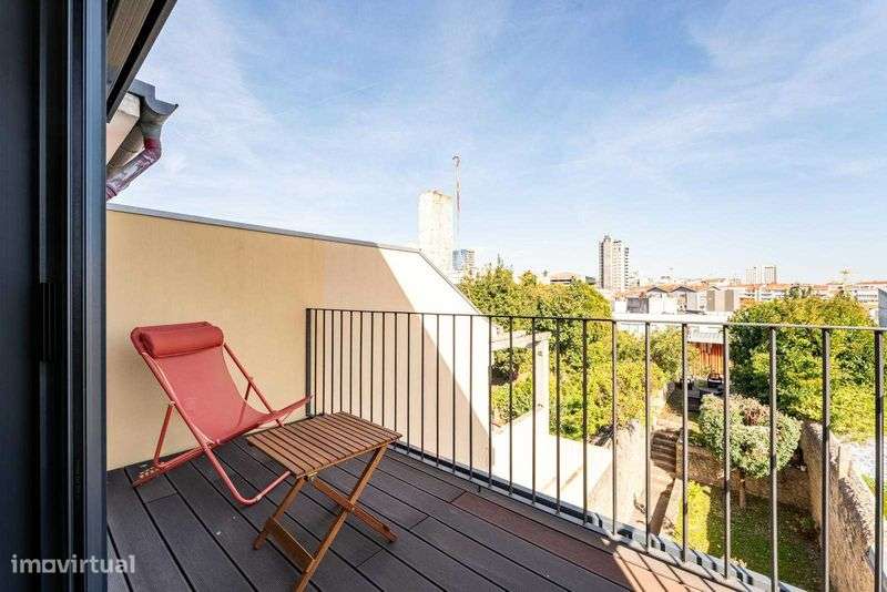 Apartamento T2 com Vista Deslumbrante – Rua do Almada, Porto - Grande imagem: 4/12