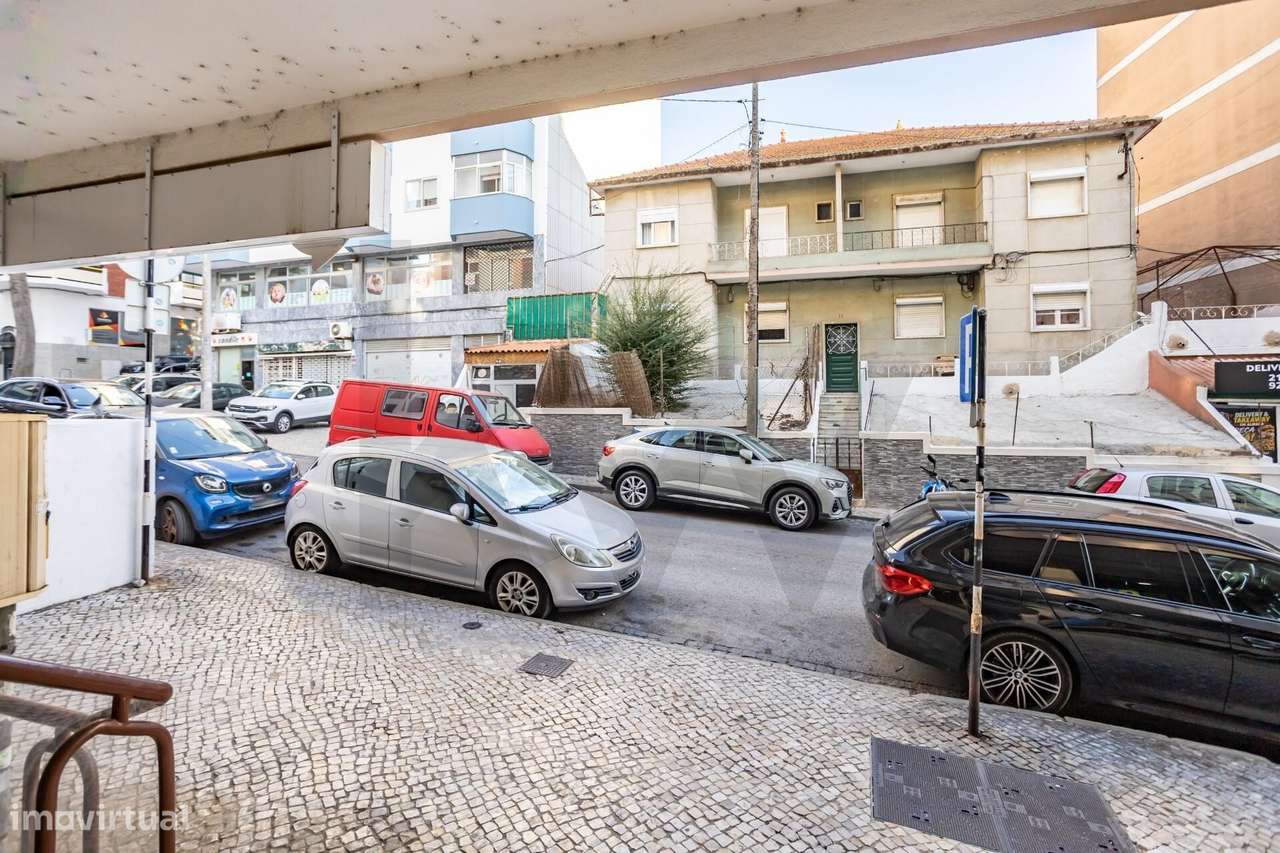Apartamento T2 na Rua da Liberdade em Almada-32