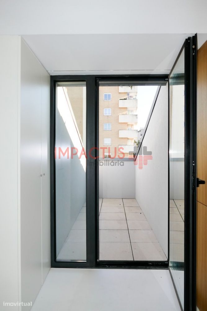 Apartamento T0 mais 1 Duplex com varanda e terraço no Porto