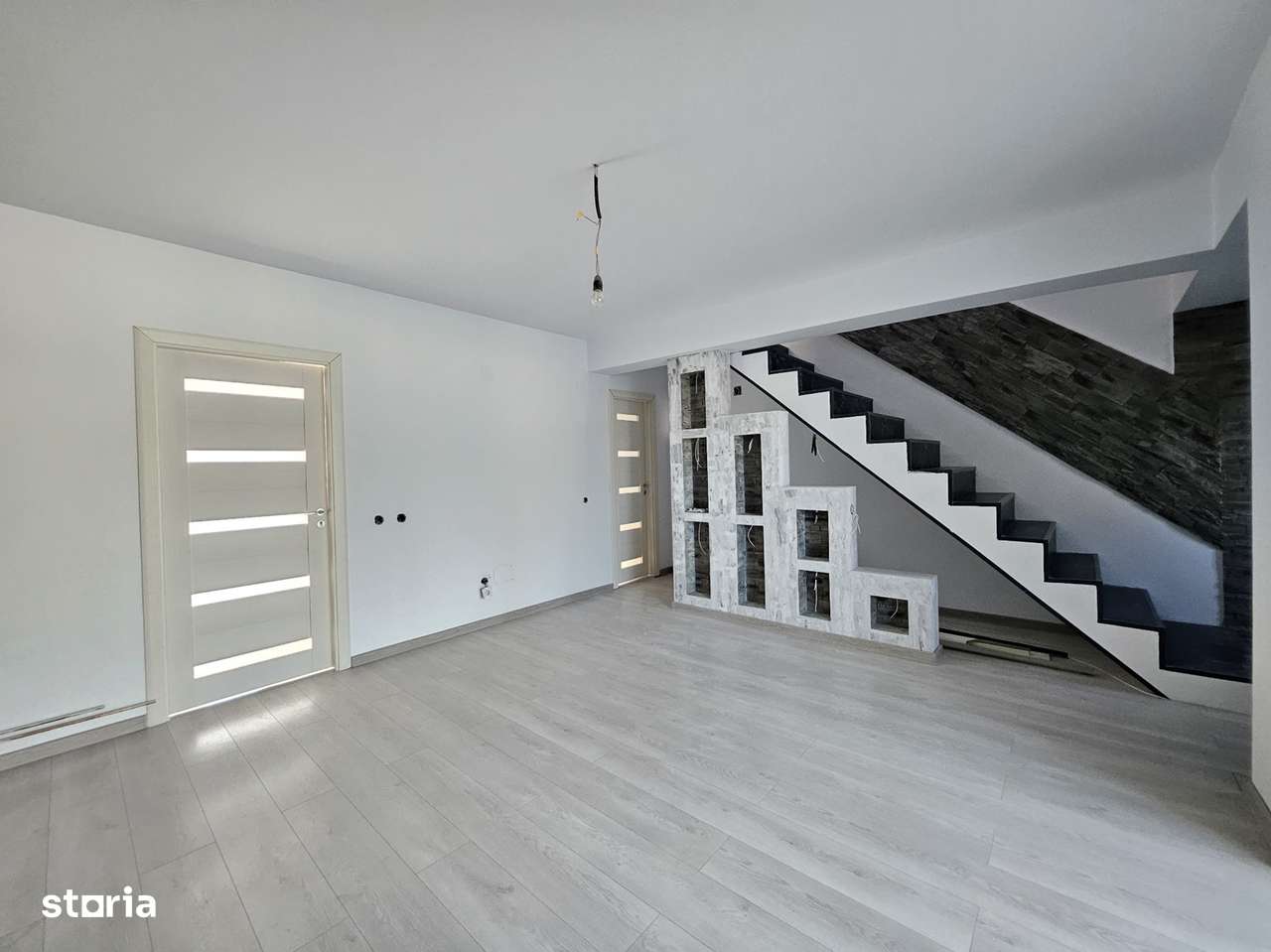 Oferta vanzare parte din duplex P+M Pitesti, 138000 EURO-6