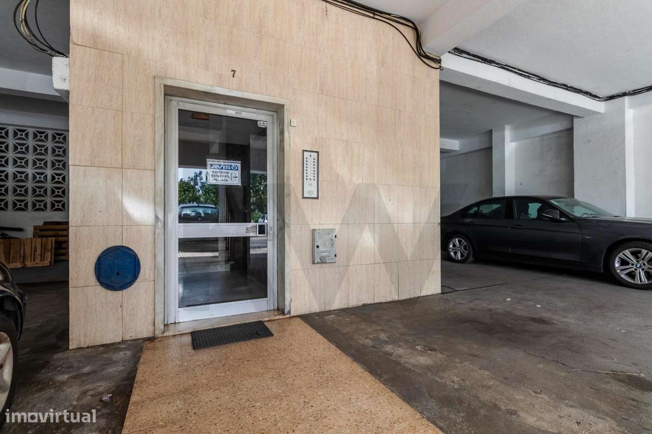 T1 para Venda em Rio de Mouro | Próximo da Estação e Serviços-22