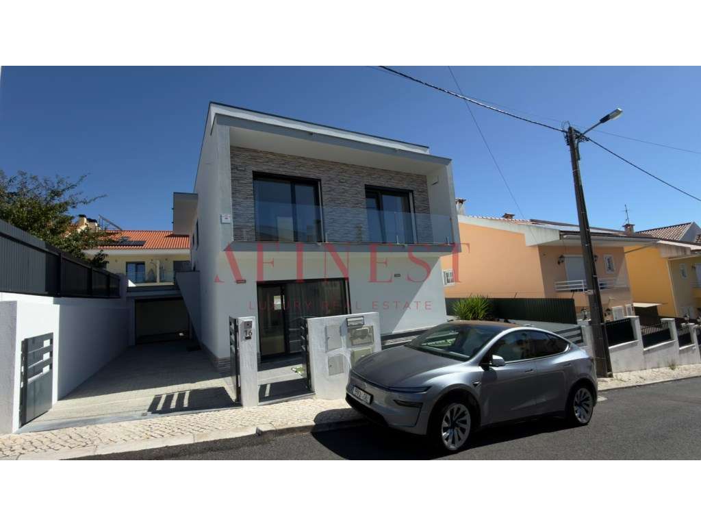 Moradia em Famões pensada para T4 | sala de 43 m² que dá 4.º quarto...-2