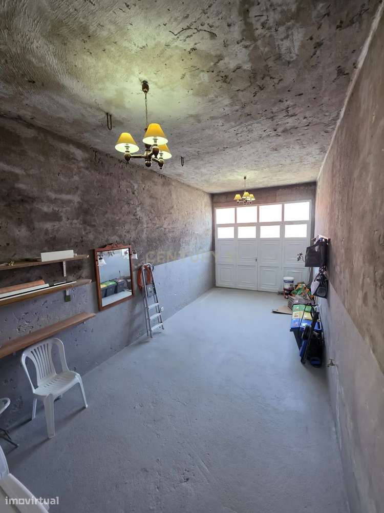 Moradia T5 Totalmente Equipada e Renovada com Vista Deslumbrante – Lom-12