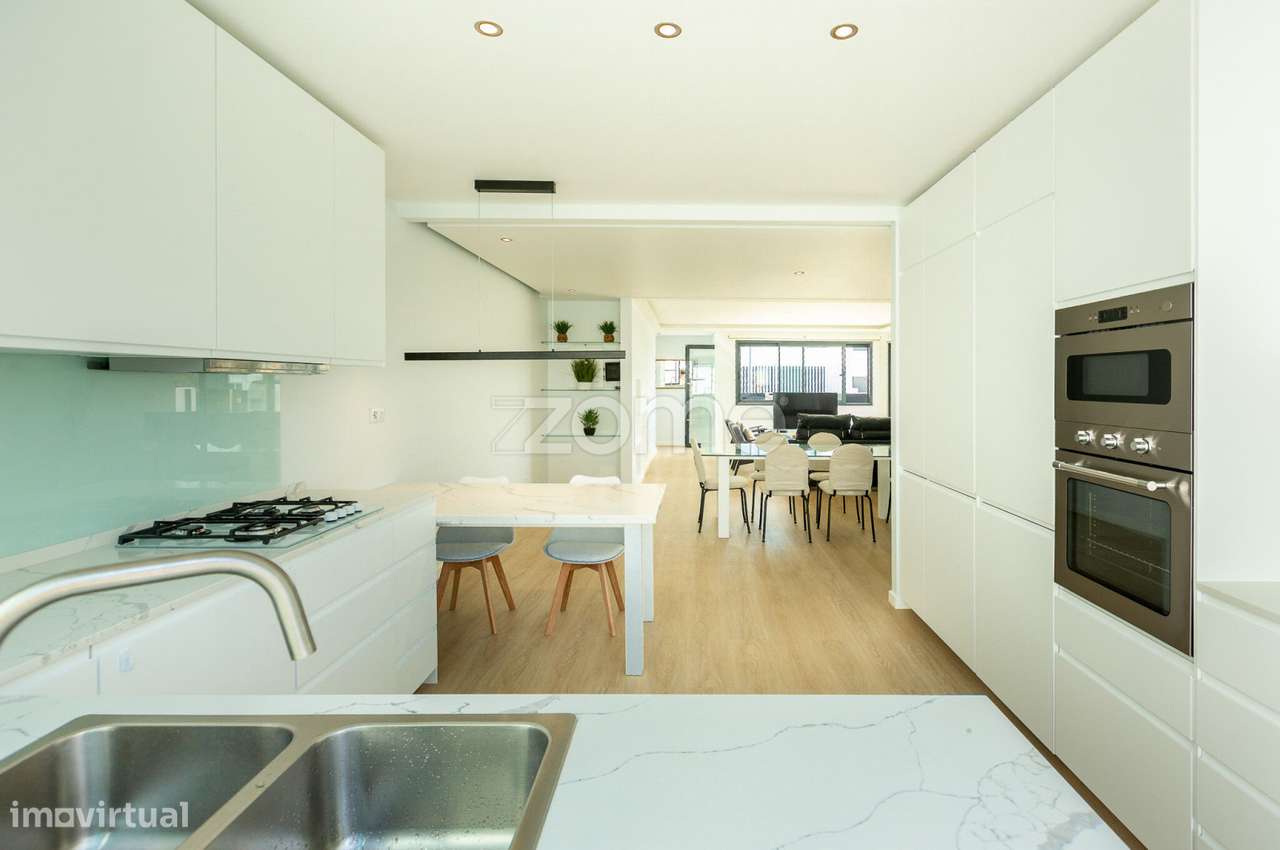 Moradia T3 Nova com Terraços Panorâmicos e Vista Mar na Atalhada-13