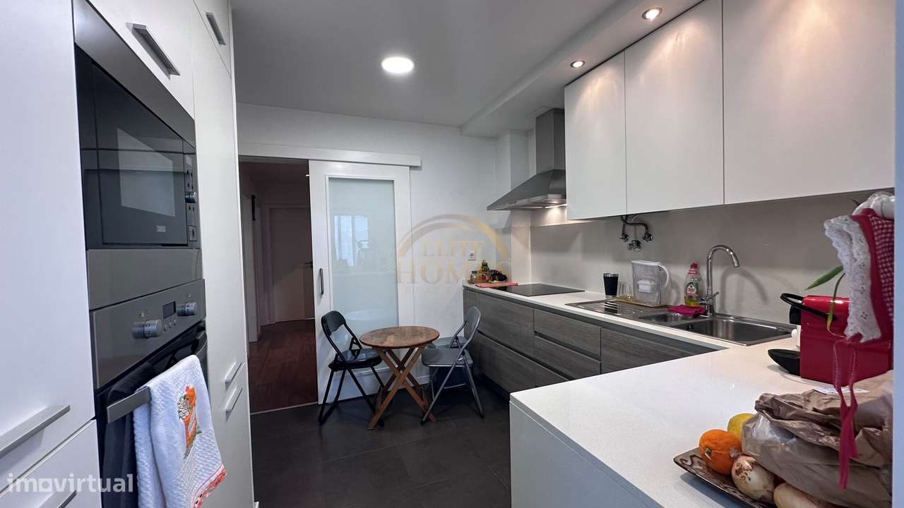 Apartamento T2 Moderno e Remodelado no Centro de Odivelas.-10