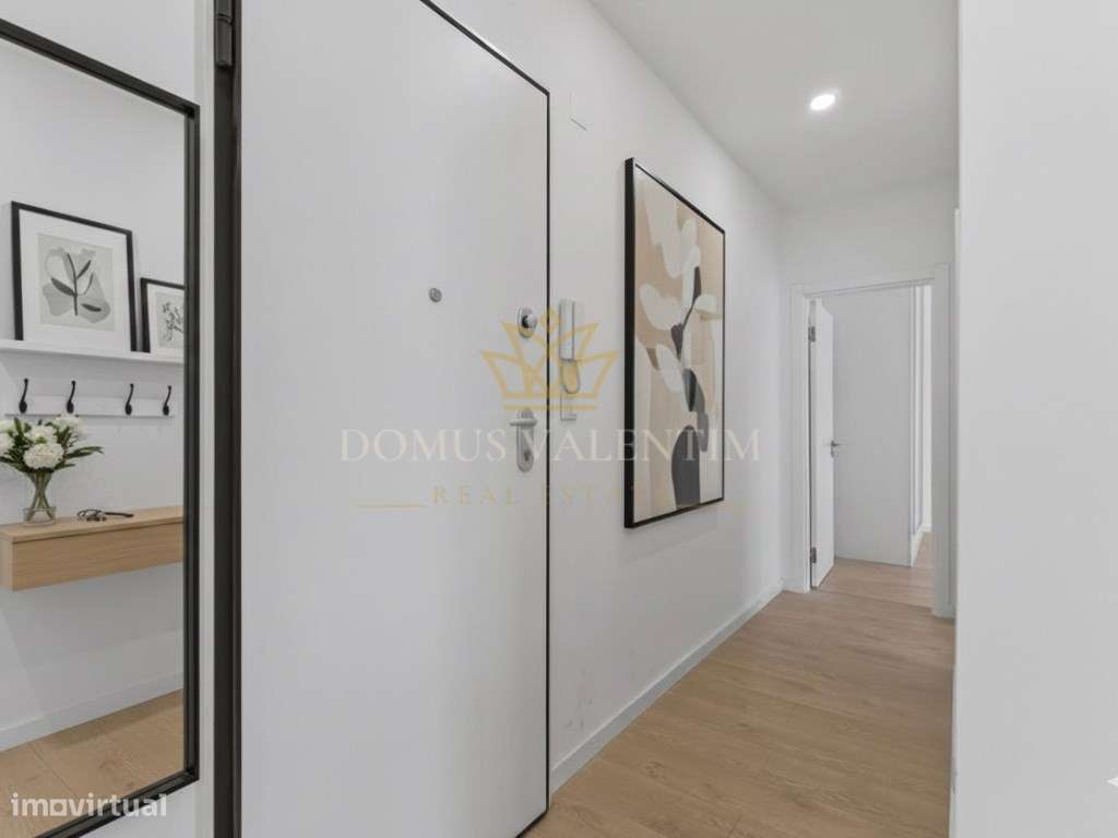 T2 Totalmente Remodelado em Almada - Conforto e Modernidade-6