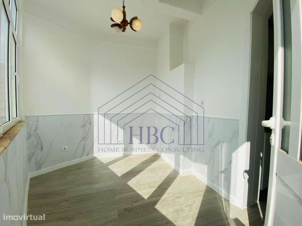 Apartamento T2 Transformado num Excelente T1 Remodelado com Vista R...-4