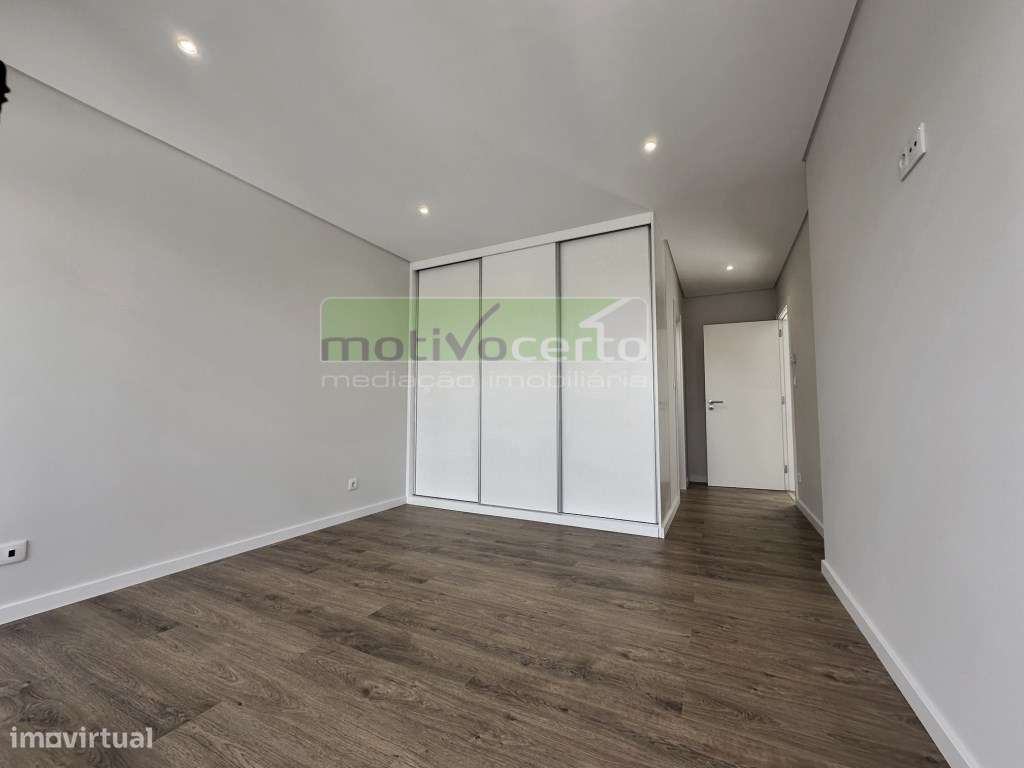 Moradia T3 Nova com Piscina em Leceia. O Seu Novo Lar em Oeiras-11