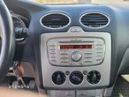 Ford Focus 1.6 16V Ghia - 17