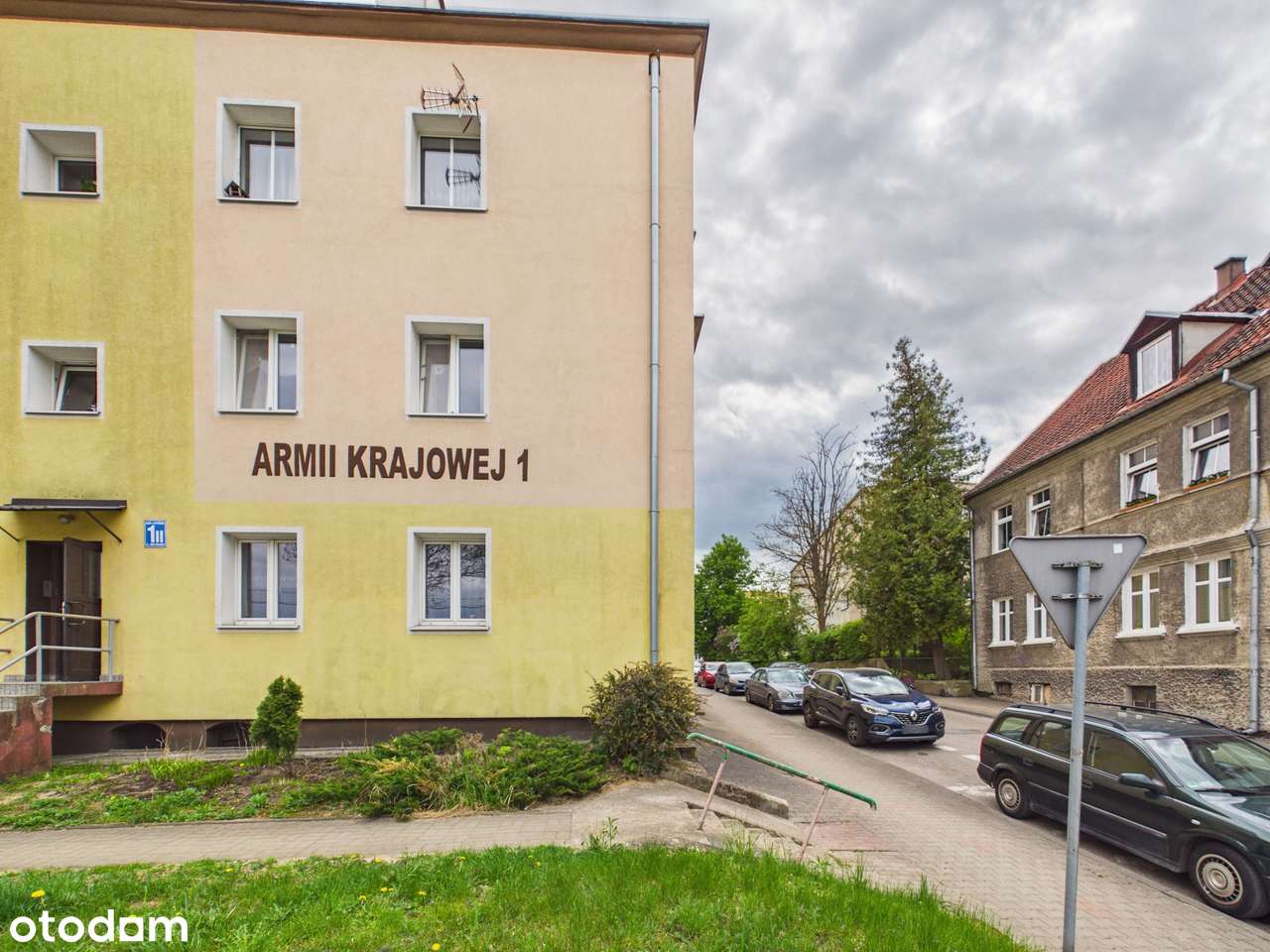 Trzypokojowe mieszkanie na 1 piętrze przy ul. Armii Krajowej-14