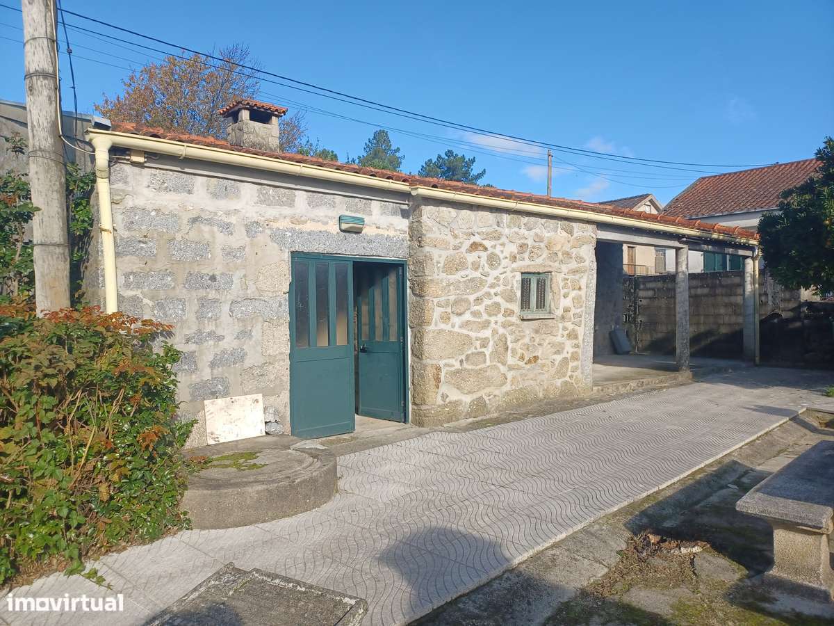 Mor.INDIVIDUAL  2300m2 de terreno + artigo urbano (Tipo T0)  em Lago-30