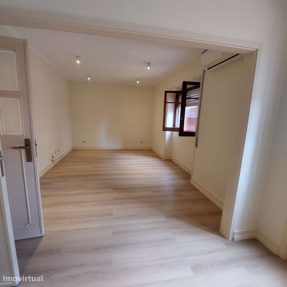 Apartamento T4 com 3 casas de banho e garagem-11