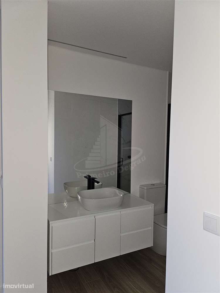 Moradia em banda em Santa Lucrécia-9