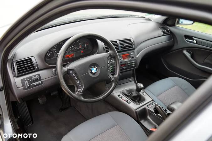 BMW Seria 3 318i Edition Exclusive - 16
