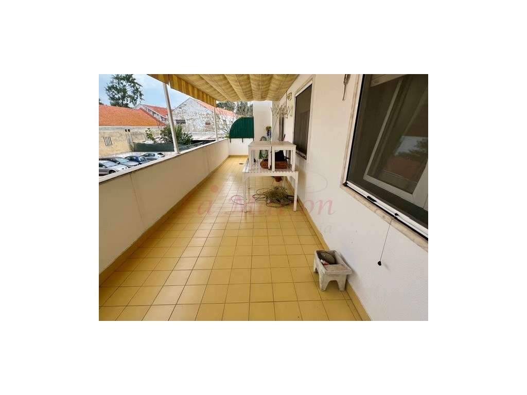 Magnífico Apartamento T3 com terraço no Centro de Loures-8