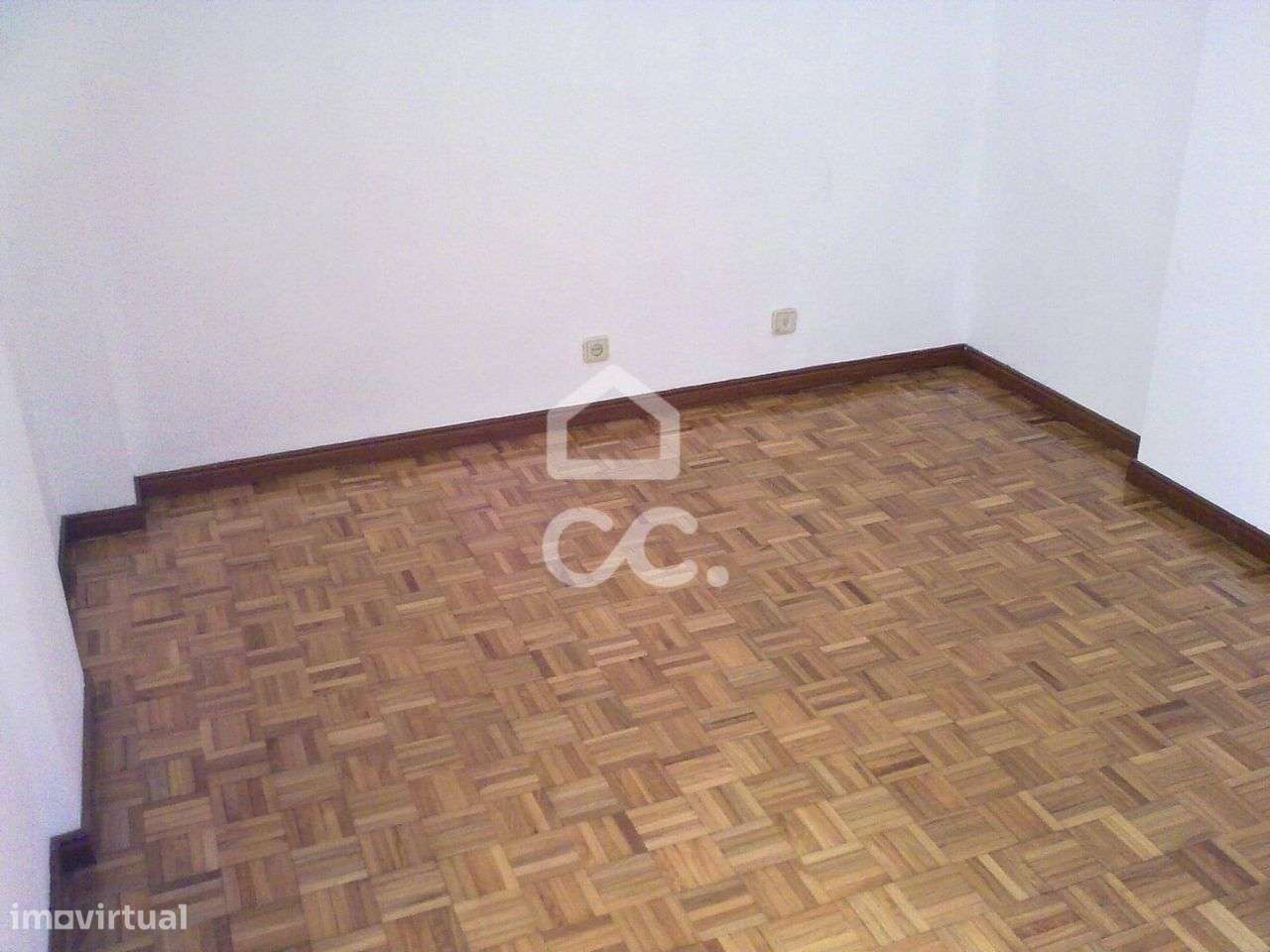 T2 com varanda, cozinha separada e alta eficiência energética - Grande imagem: 5/6