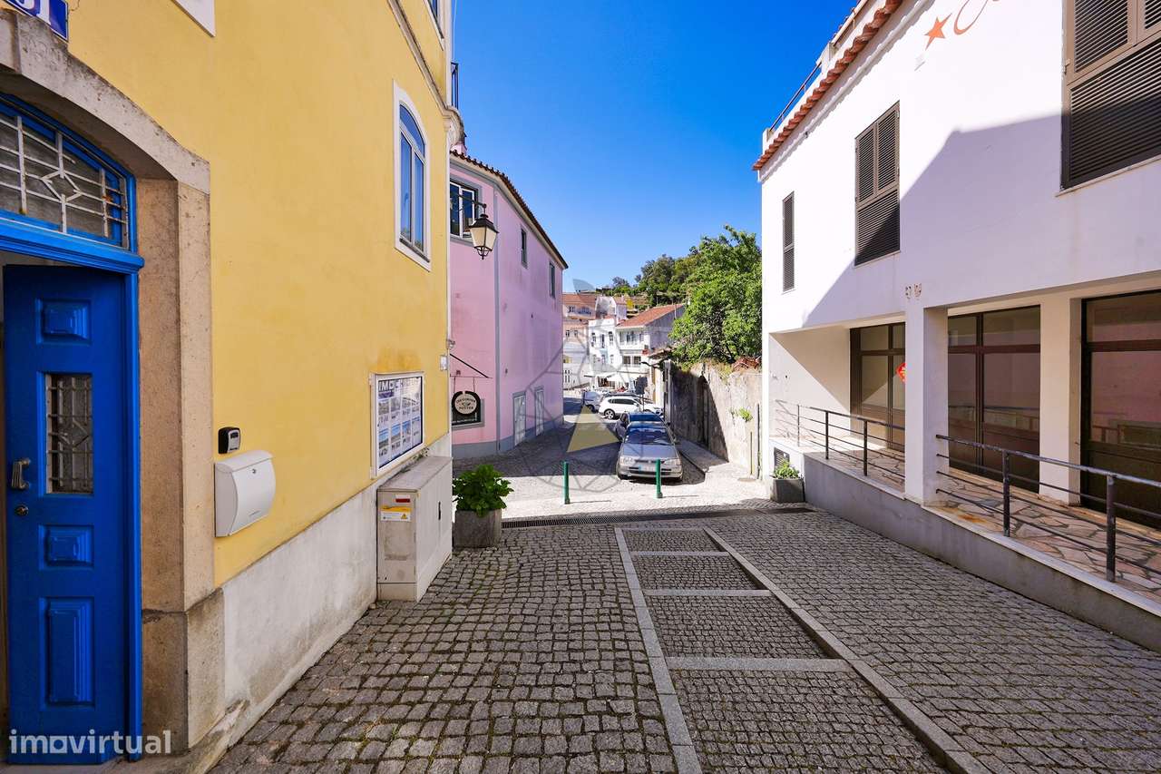 Edifício com Loja e Habitação, Charme, Investimento e Rendimento  no C-25