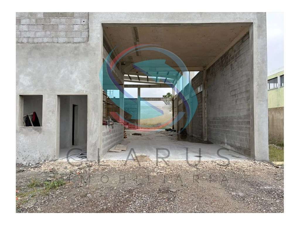 Armazém localizado no Pinhal dos Frades, Seixal - Grande imagem: 5/9