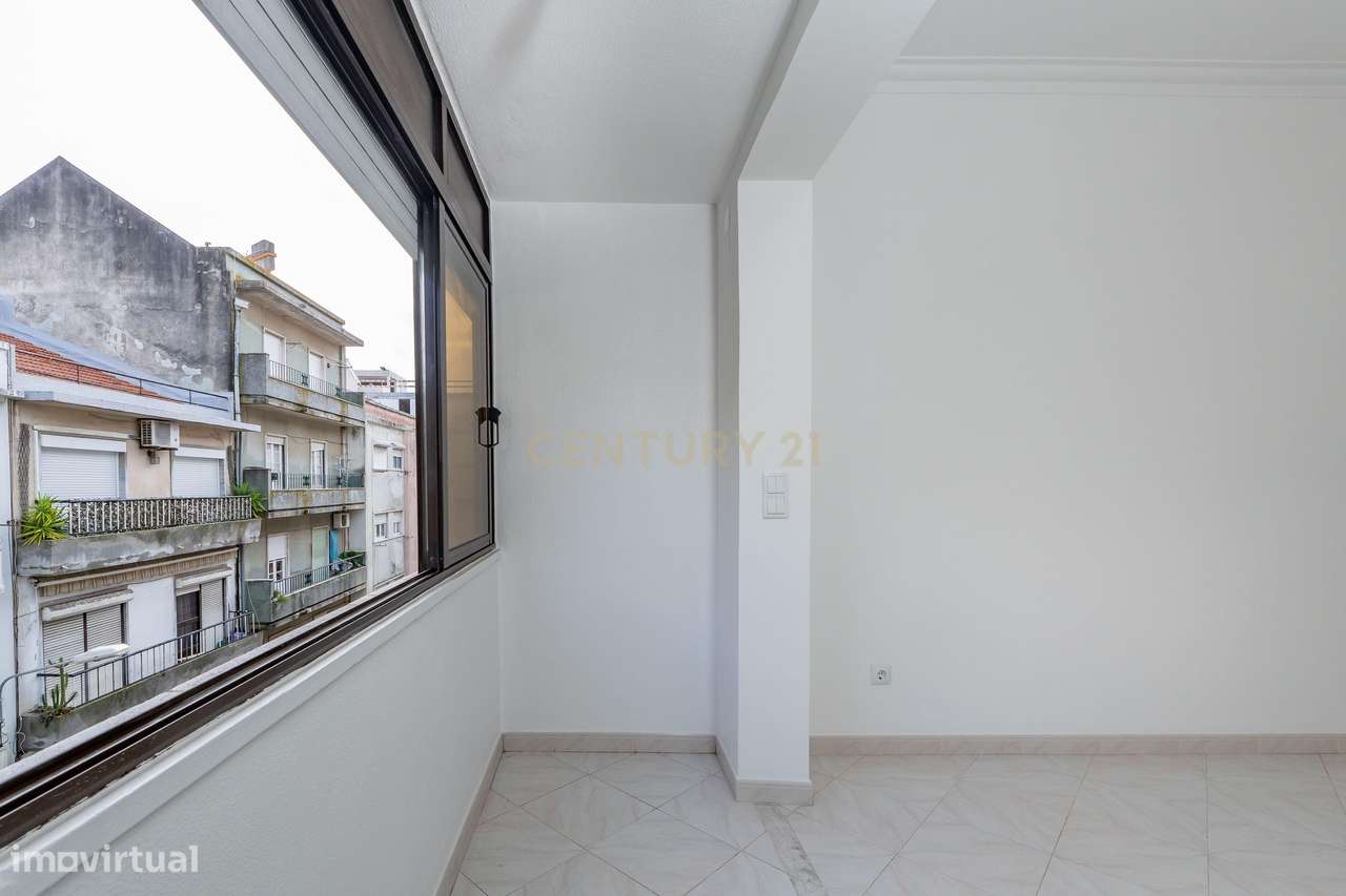 Maravilhoso T1 Remodelado | Moscavide | Excelente Exposição Solar-9