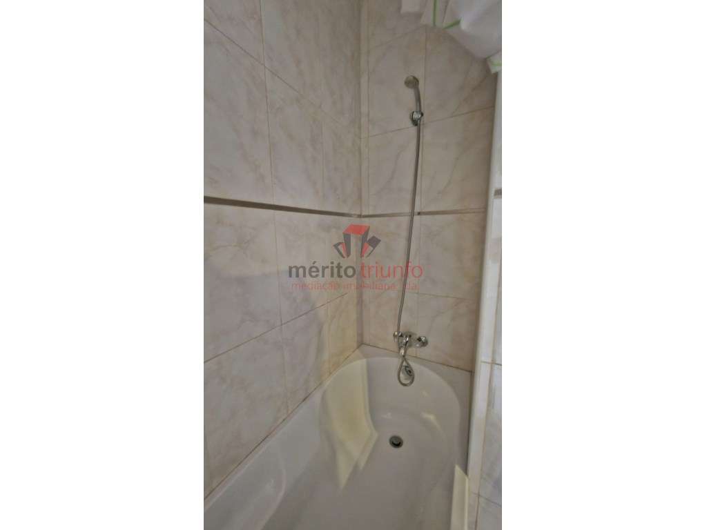 Oferta da Escritura e Registo- Ap. T1 com vista para a cidade - PORTO-14