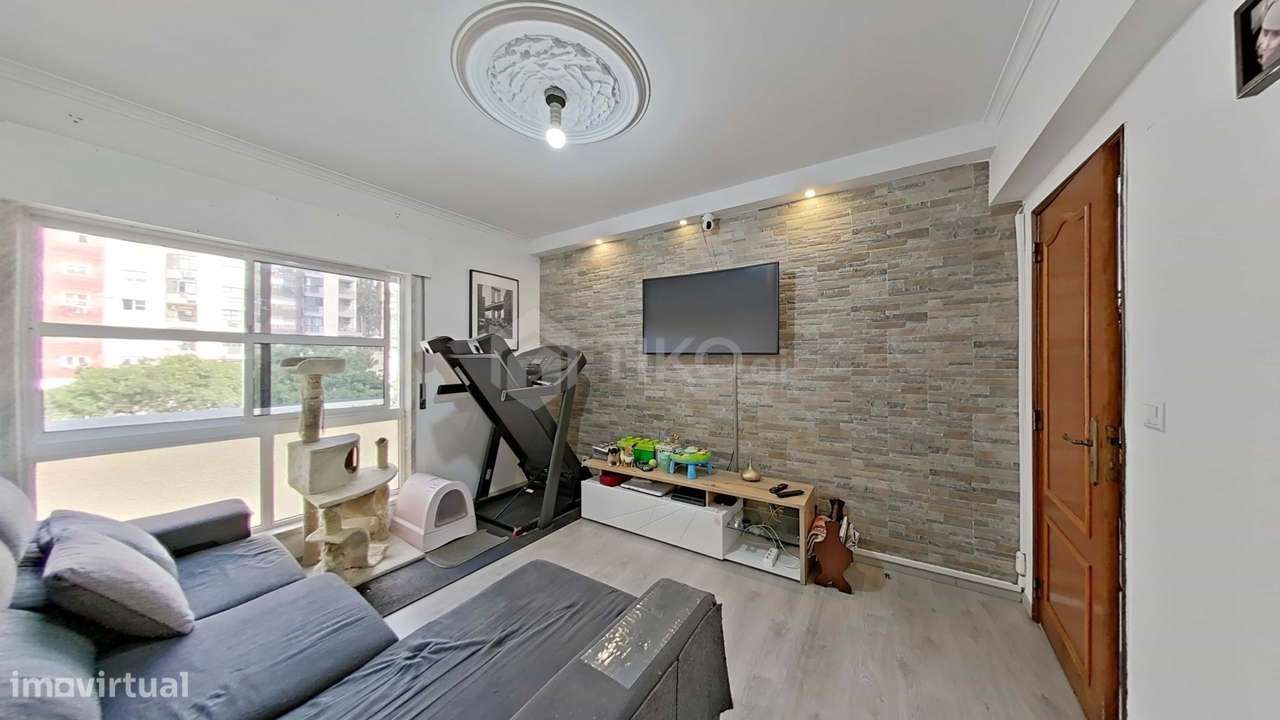 Apartamento T2 Com 82 M Elevador E Transportes A Porta Algueirao Mem