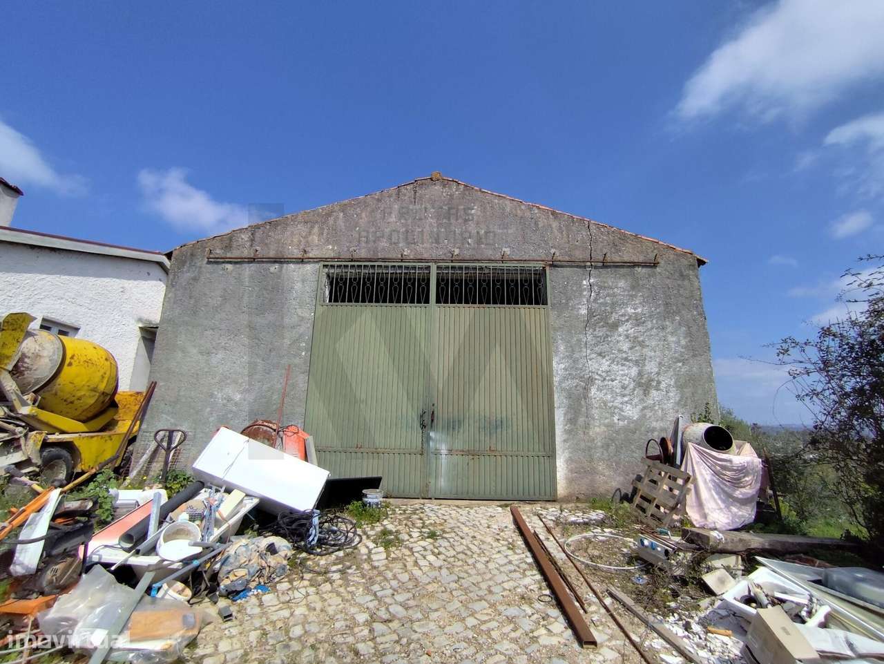 Armazém Amplo com Terreno em Vila Nova de Poiares – 150m2 de Área Cobe - Grande imagem: 2/18