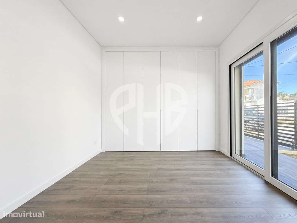 Moradia de Luxo T4 C/ Piscina e Box // Em Construção-17